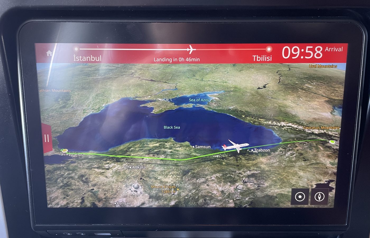 イスタンブール〜トビリシの空路図（機内モニター）