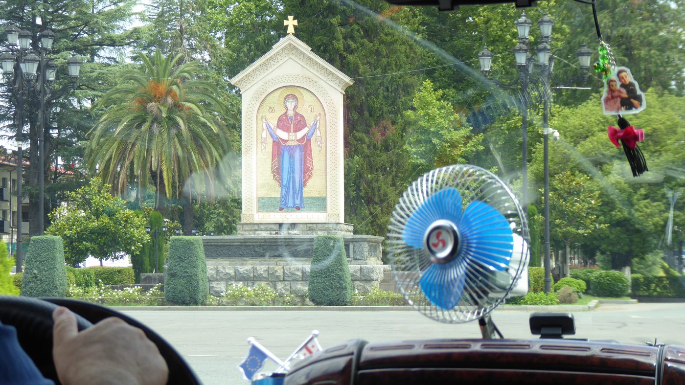 道端の聖母イコンの祠